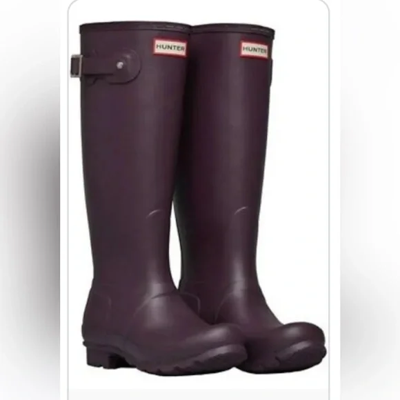 Dark purple hunter tall rain boots size 8, excellent condition - Picture 1 of 9